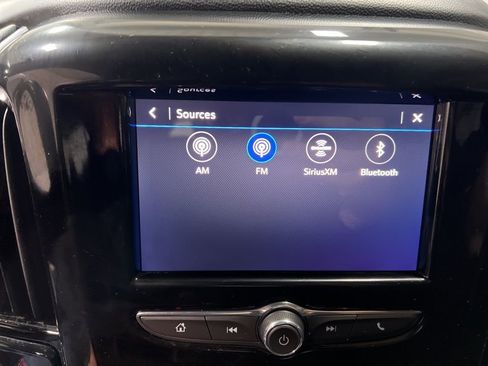 Used 2023 Chevrolet Traverse LT image 32