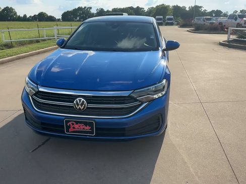 Used 2024 Volkswagen Jetta SE FWD image 4