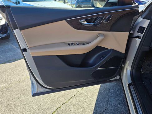 Used 2021 Audi Q8 Prestige w/ Prestige Package image 23