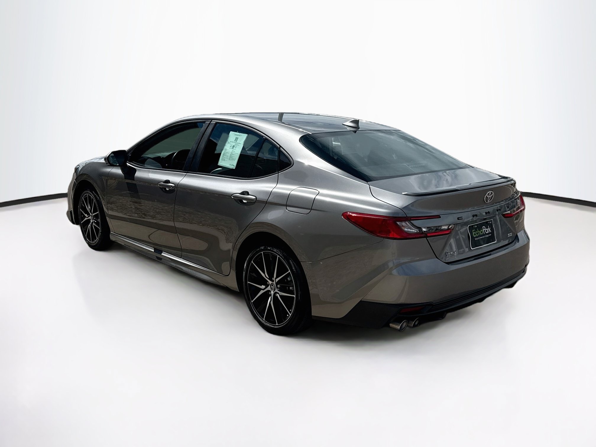 Used 2025 Toyota Camry SE FWD image 5