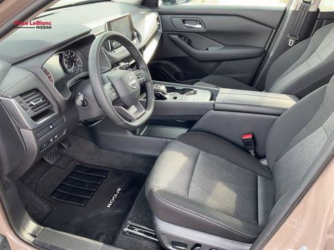 Used 2025 Nissan Rogue SV image 12