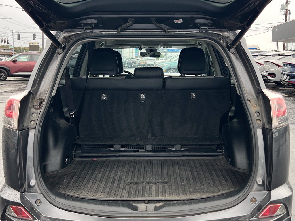 Used 2018 Toyota RAV4 Limited AWD/4WD image 5