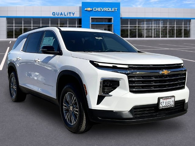 Used 2026 Chevrolet Traverse LT w/ Driver Confidence Package FWD image 1