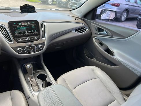 Used 2017 Chevrolet Malibu LT w/ Leather Package FWD image 16