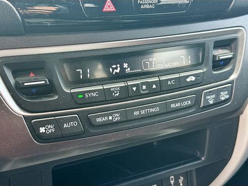 Used 2017 Honda Pilot EX image 11