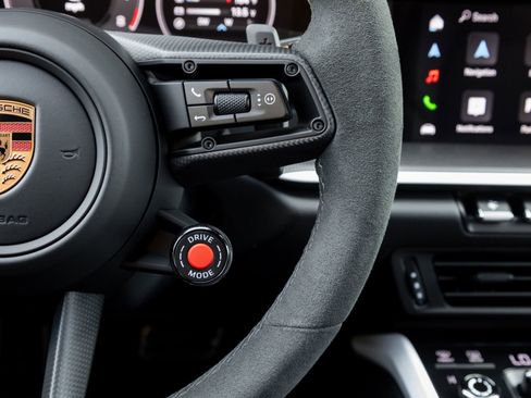 Certified 2025 Porsche 911 Carrera GTS RWD image 18