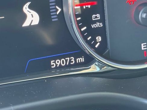 Used 2022 GMC Acadia Denali w/ Denali Ultimate Package FWD image 7