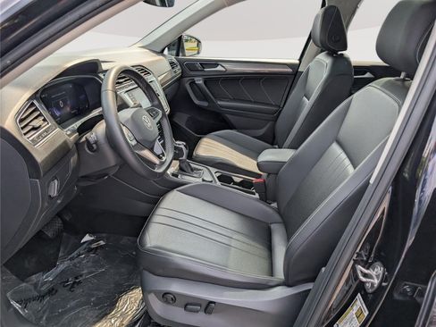 Used 2023 Volkswagen Tiguan SE w/ Panoramic Sunroof Package AWD/4WD image 13