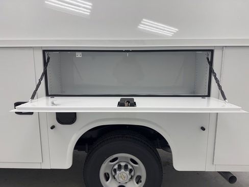 New 2025 Chevrolet Express 3500 Work Van w/ Power Convenience Package image 24