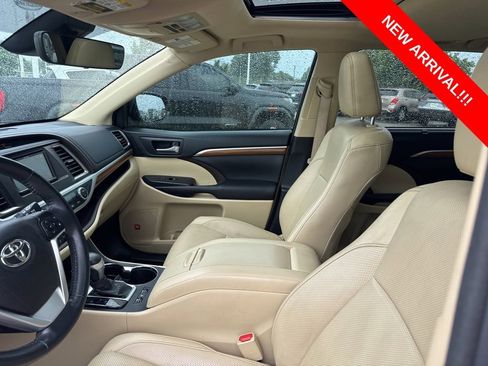 Used 2017 Toyota Highlander Limited FWD image 7