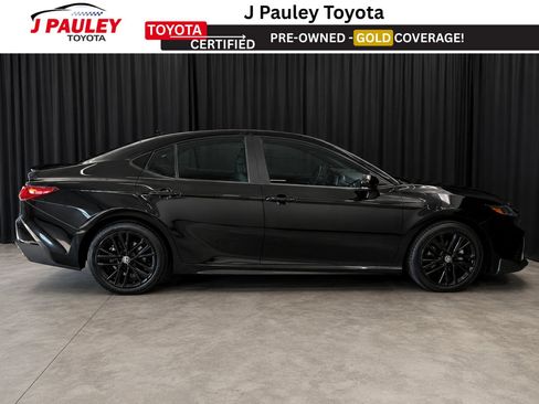 Used 2025 Toyota Camry SE FWD image 4
