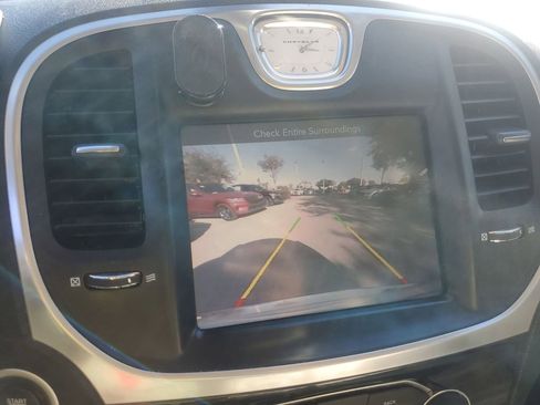 Used 2016 Chrysler 300 Limited w/ Driver Convenience Group image 29