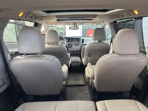 Used 2015 Toyota Sienna Limited Premium image 8