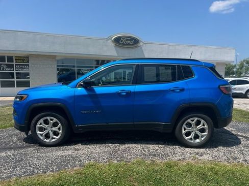 Used 2024 Jeep Compass Latitude AWD/4WD image 5