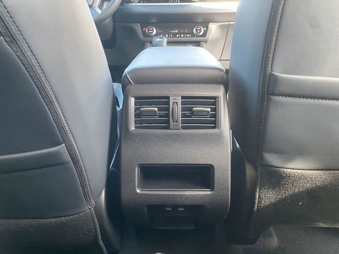 New 2025 Mitsubishi Outlander SE image 26