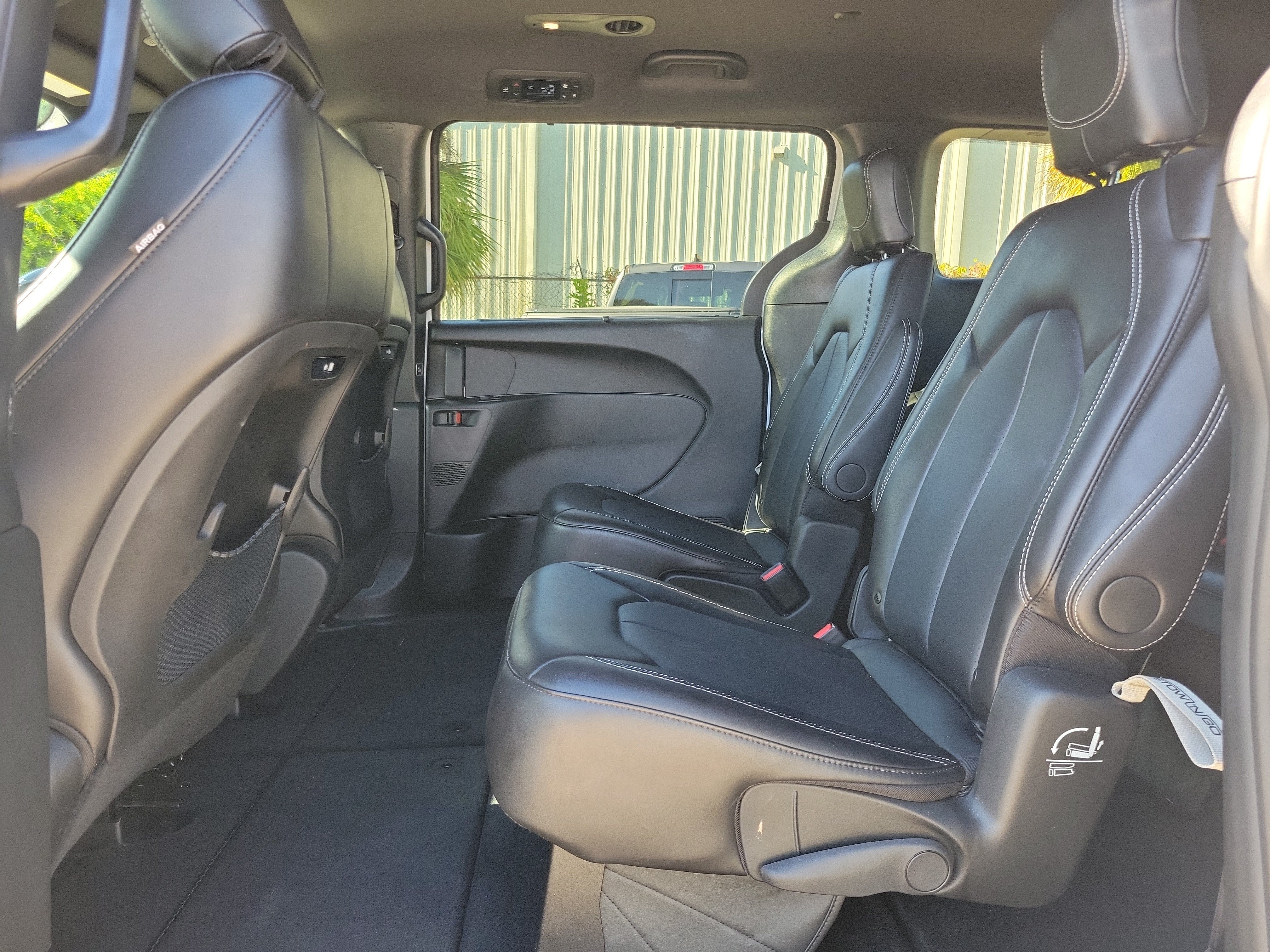 Used 2026 Chrysler Pacifica Select FWD image 8