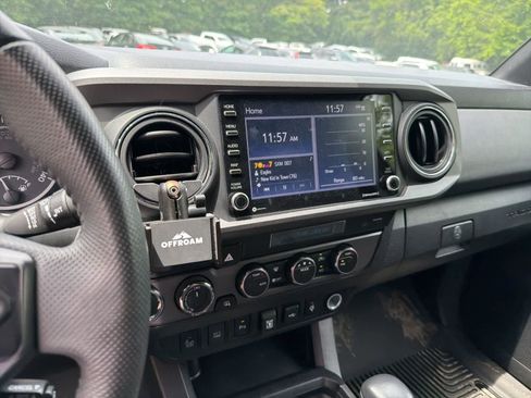 Used 2021 Toyota Tacoma TRD Off-Road w/ Technology Package AWD/4WD image 23