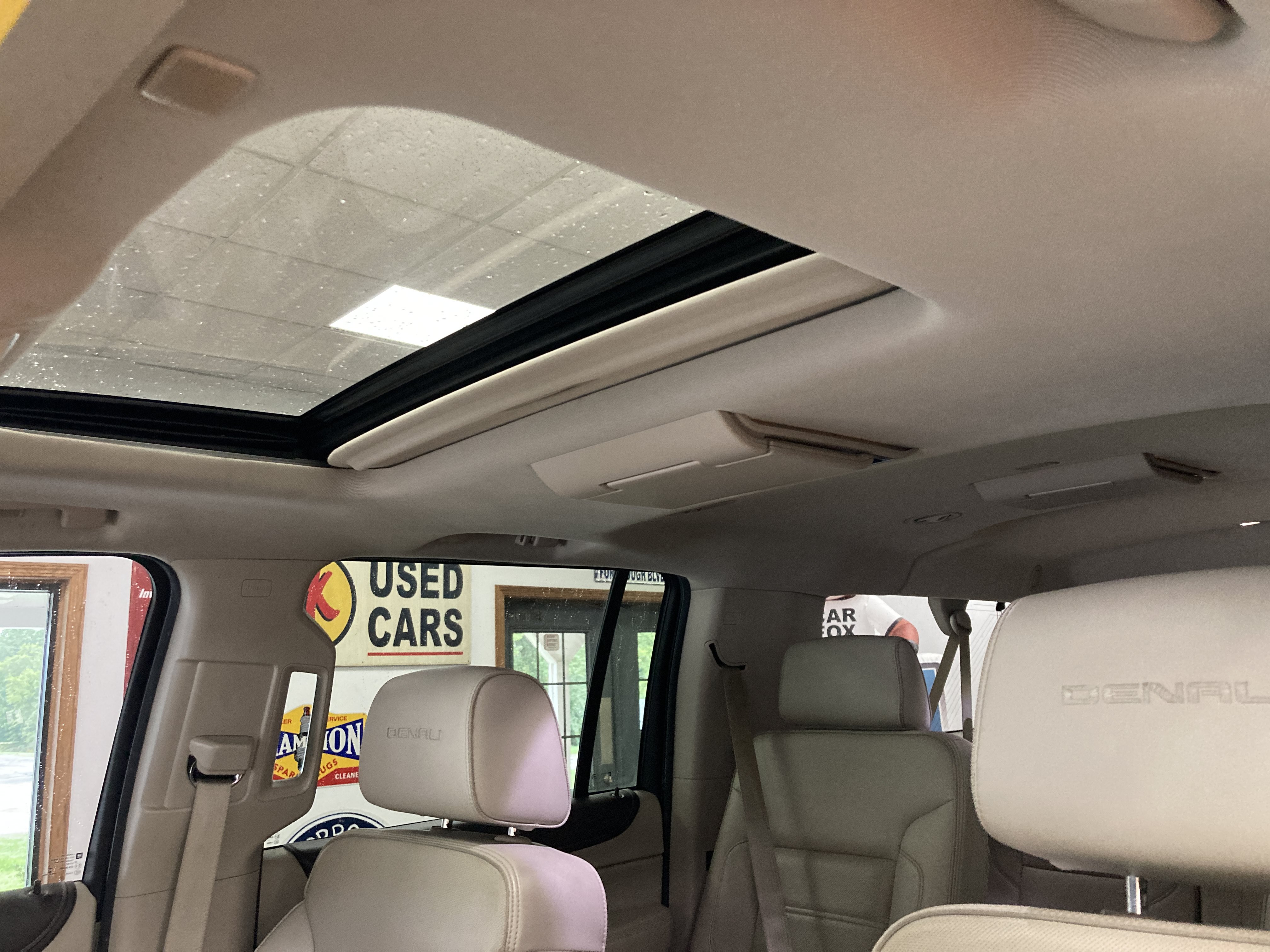Used 2021 GMC Yukon SLT w/ SLT Premium Package AWD/4WD image 12