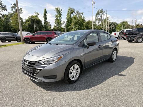 Used 2025 Nissan Versa S w/ Trunk Package FWD image 9