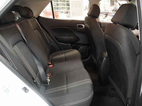 Used 2021 Hyundai Venue image 27