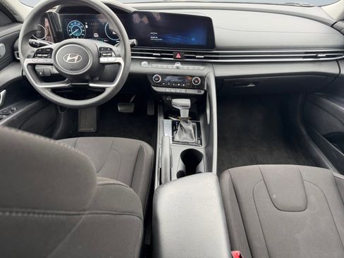 Used 2024 Hyundai Elantra SEL image 12