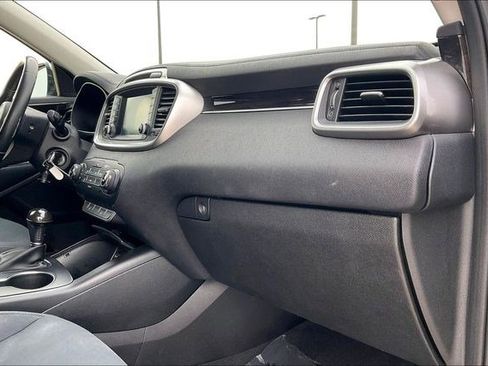 Used 2018 Kia Sorento LX image 20