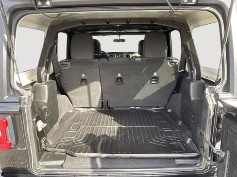 Used 2019 Jeep Wrangler Unlimited Sport S image 7