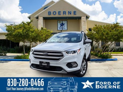 Used 2017 Ford Escape SE w/ Equipment Group 201A FWD image 1