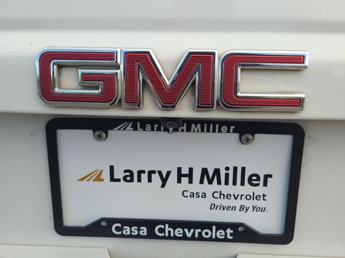 Used 2018 GMC Yukon SLT AWD/4WD image 16