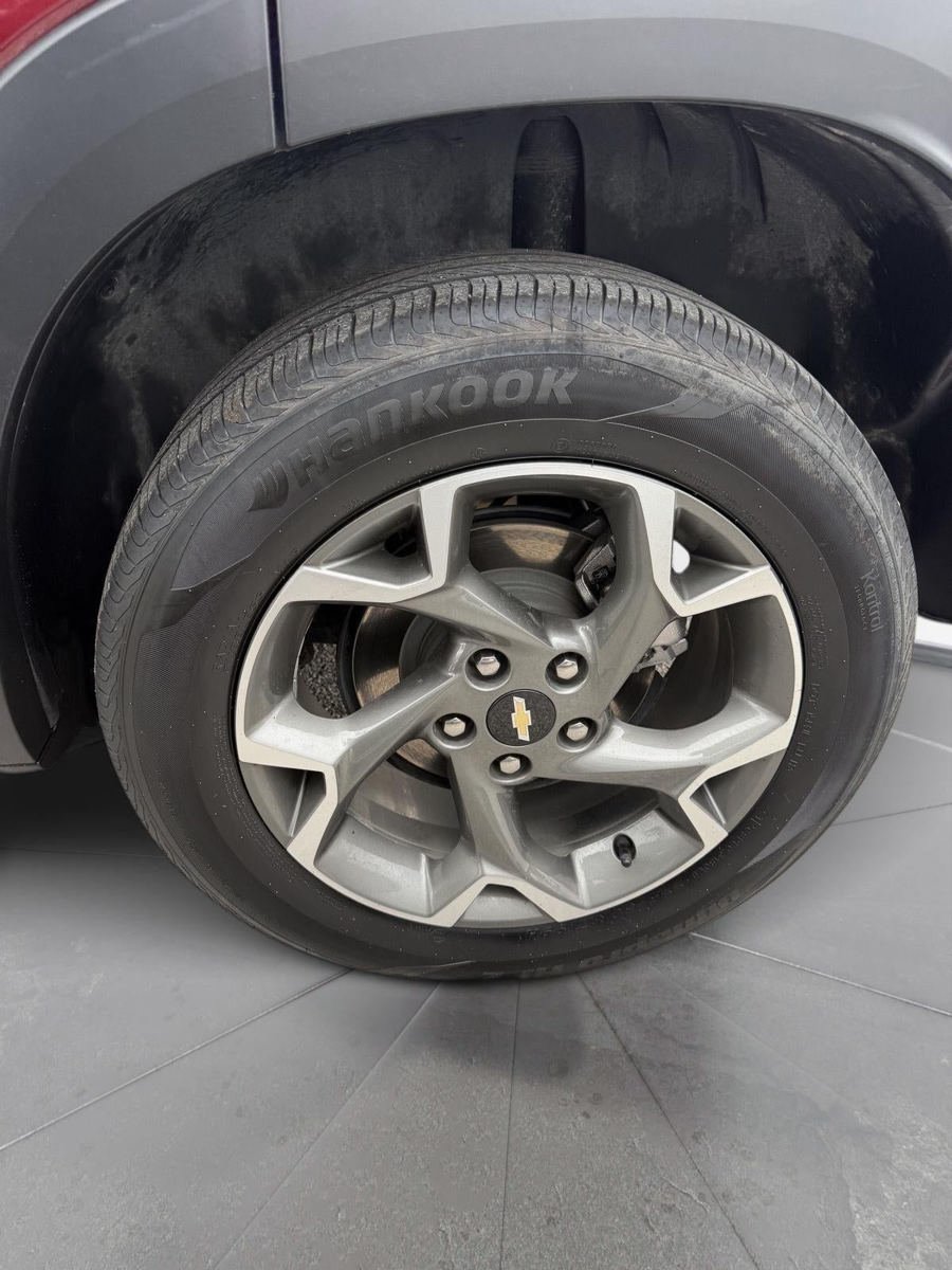 Used 2025 Chevrolet Trax LT w/ LT Convenience Package FWD image 19