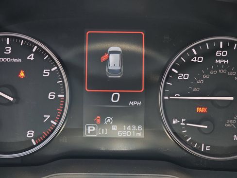 Used 2025 Subaru Crosstrek 2.5i Premium AWD/4WD image 18