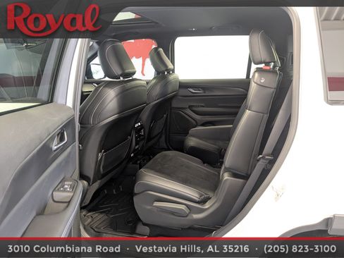 Used 2024 Jeep Grand Cherokee L Altitude RWD image 16