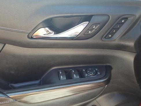 Used 2020 GMC Acadia SLT w/ Premium Package FWD image 12