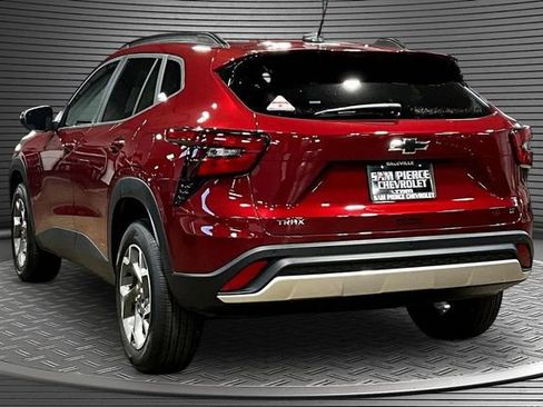 Certified 2025 Chevrolet Trax LT w/ Driver Confidence Package FWD image 4