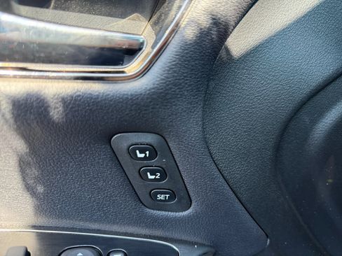 Used 2018 Toyota Avalon Limited image 22