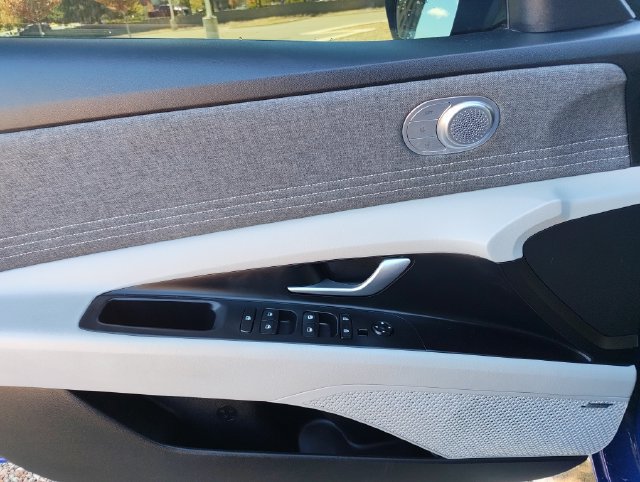 Used 2023 Hyundai Elantra Limited w/ Preferred Accessory Package FWD image 19