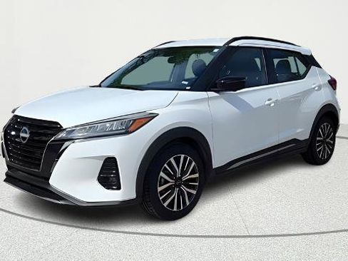 Used 2024 Nissan Kicks SR image 3