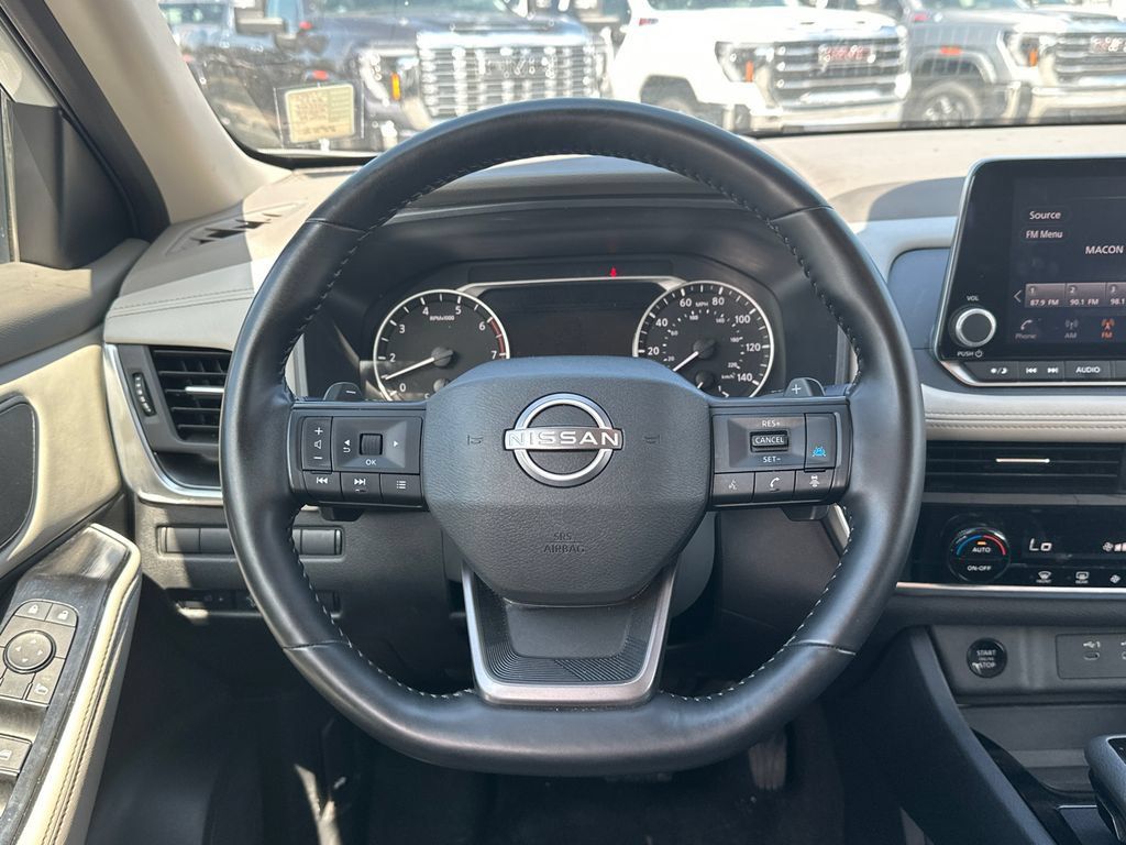Used 2025 Nissan Rogue SV FWD image 25