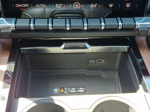 Used 2025 GMC Yukon XL Denali AWD/4WD image 24