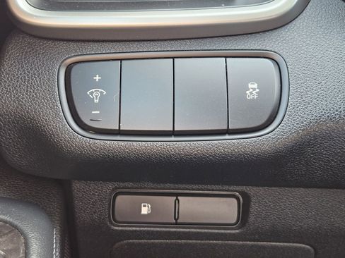 Used 2018 Kia Sorento LX image 25