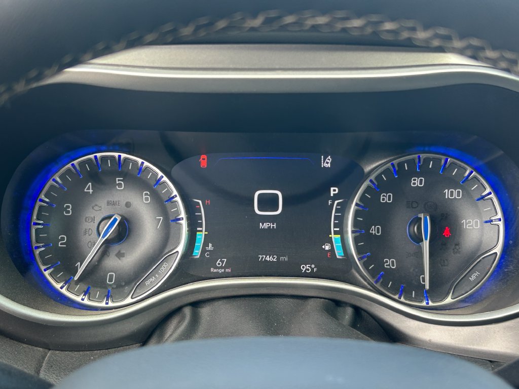 Used 2024 Chrysler Pacifica Touring-L FWD image 20