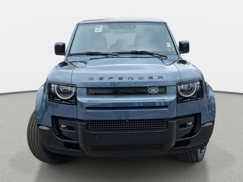 New 2026 Land Rover Defender 110 X-Dynamic SE image 2