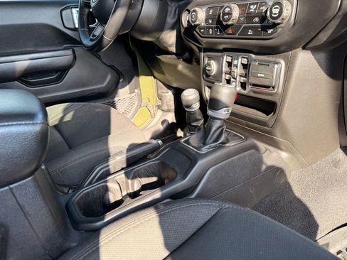 Used 2021 Jeep Gladiator Sport image 43