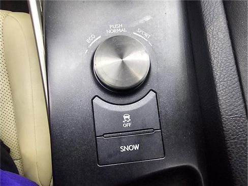 Used 2016 Lexus IS 200t Base 4dr Sedan image 23