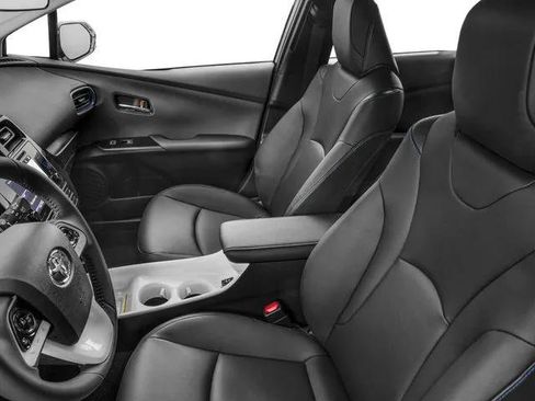 Certified 2016 Toyota Prius Four Touring image 9