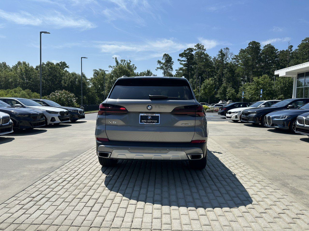 Used 2024 BMW X5 sDrive40i w/ Parking Assistance Package RWD image 16