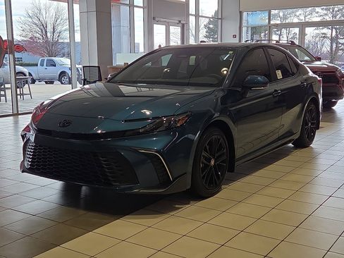 New 2026 Toyota Camry SE image 2