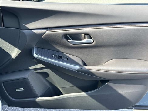 Used 2025 Nissan Sentra SR w/ SR Premium Package FWD image 19
