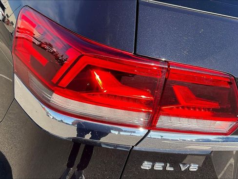 Used 2021 Volkswagen Atlas SEL Premium image 28