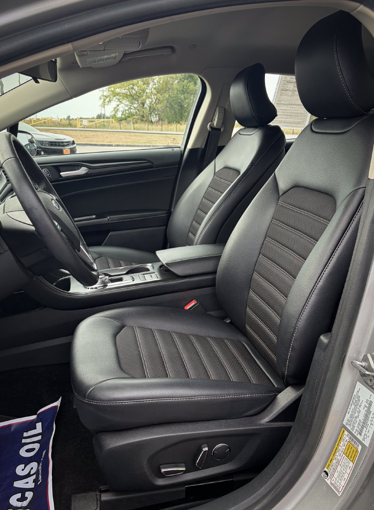 Used 2018 Ford Fusion SE w/ Equipment Group 601A FWD image 22